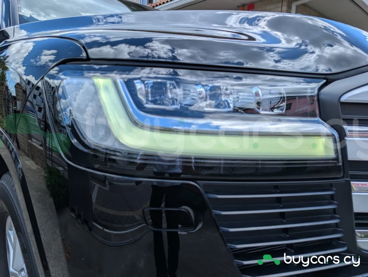 Toyota Land Cruiser 300 Черный