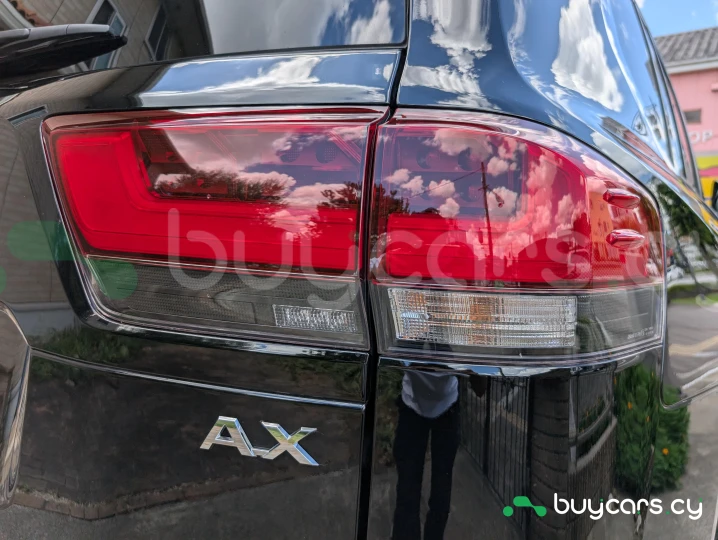 Toyota Land Cruiser 300 Черный