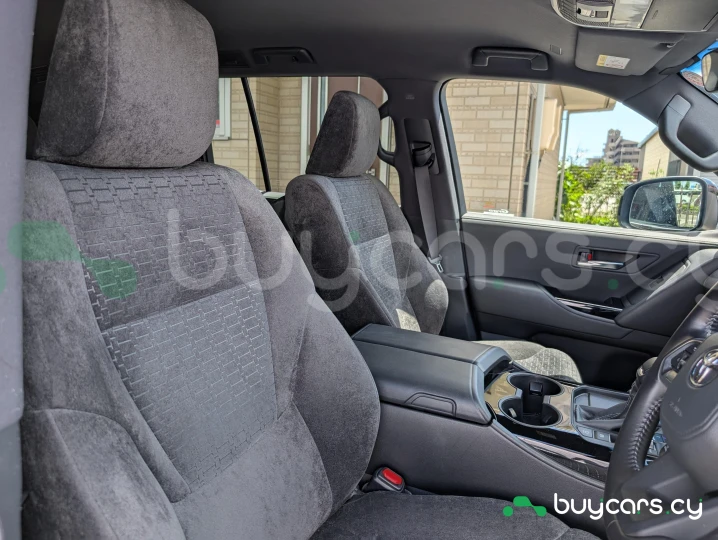 Toyota Land Cruiser 300 Черный