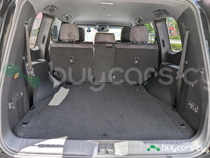 Toyota Land Cruiser 300 Черный