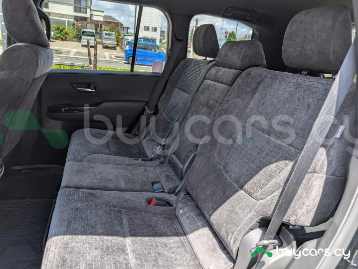 Toyota Land Cruiser 300 Черный