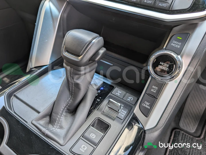 Toyota Land Cruiser 300 Черный