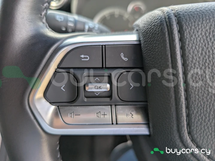 Toyota Land Cruiser 300 Черный