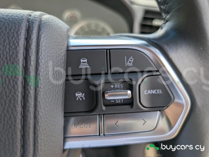 Toyota Land Cruiser 300 Черный