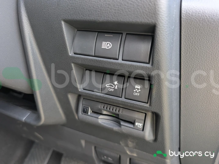 Toyota Land Cruiser 300 Черный