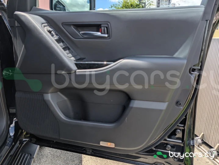 Toyota Land Cruiser 300 Черный