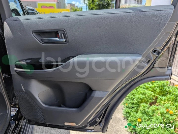 Toyota Land Cruiser 300 Черный