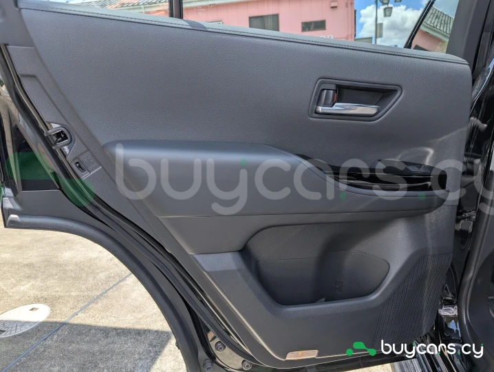 Toyota Land Cruiser 300 Черный