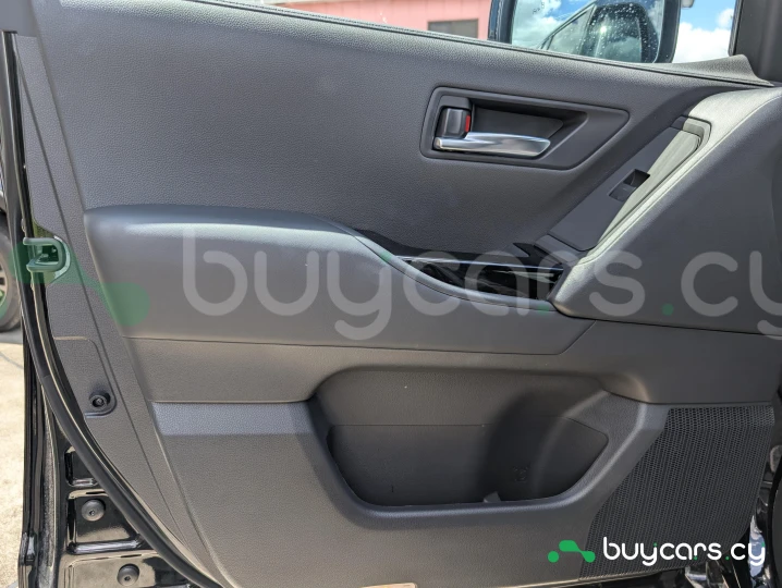 Toyota Land Cruiser 300 Черный