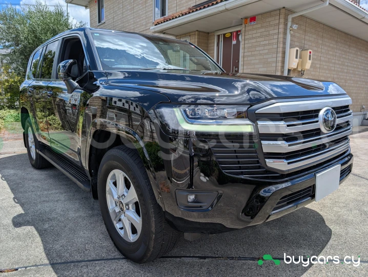 Toyota Land Cruiser 300 Черный