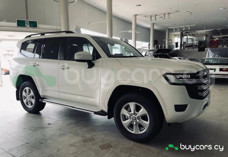 Toyota Land Cruiser 300 Белый