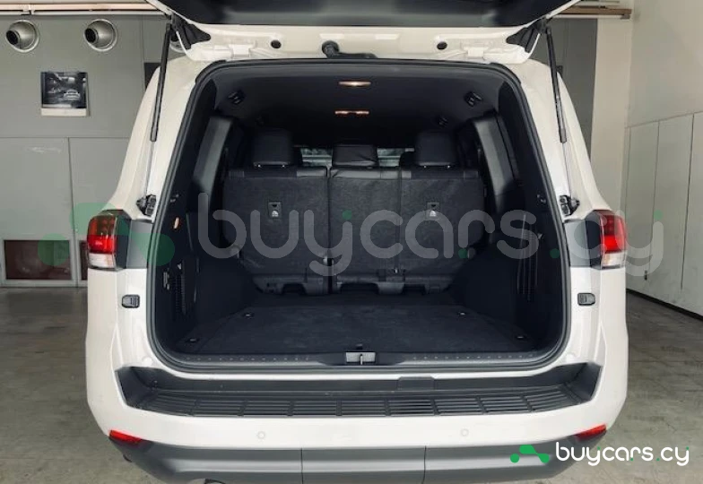 Toyota Land Cruiser 300 Белый