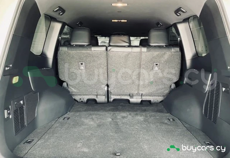 Toyota Land Cruiser 300 Белый