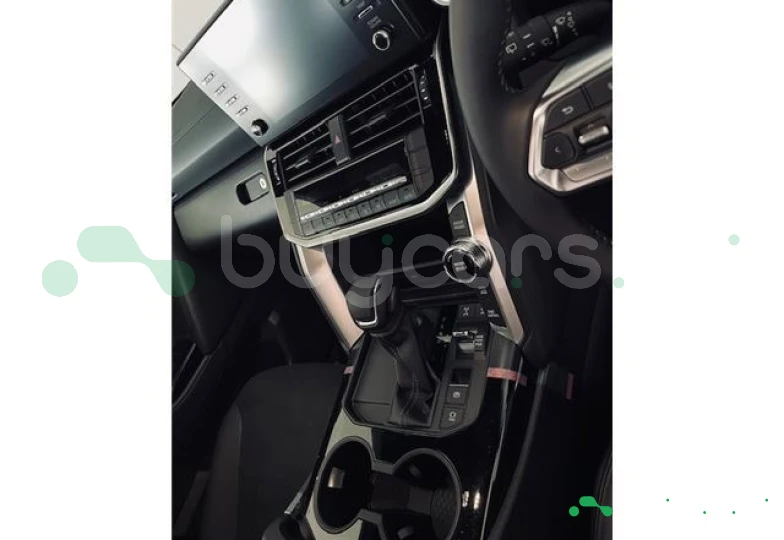 Toyota Land Cruiser 300 Белый