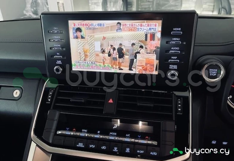 Toyota Land Cruiser 300 Белый