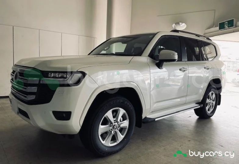 Toyota Land Cruiser 300 Белый