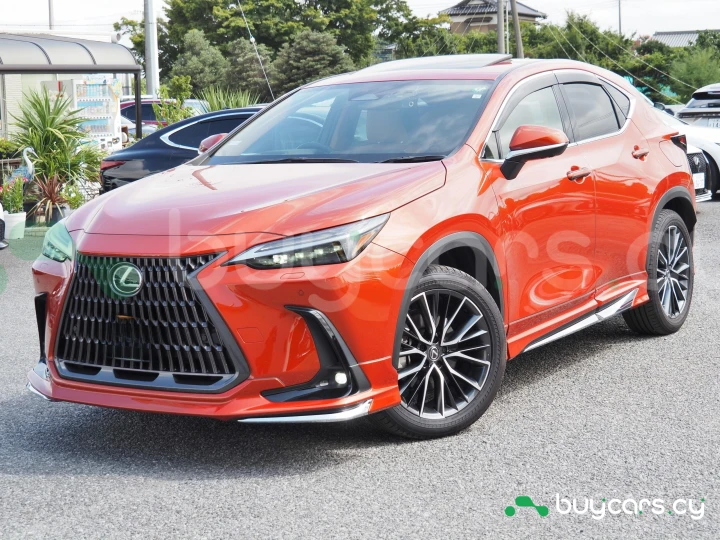 Lexus NX Красный