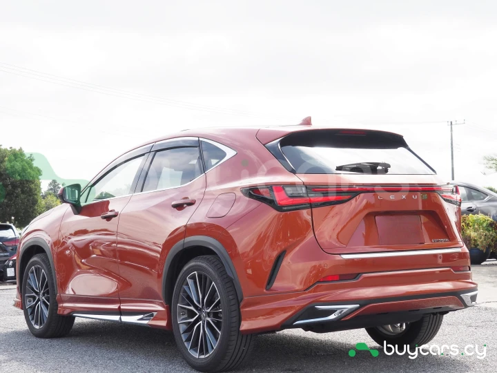 Lexus NX Красный