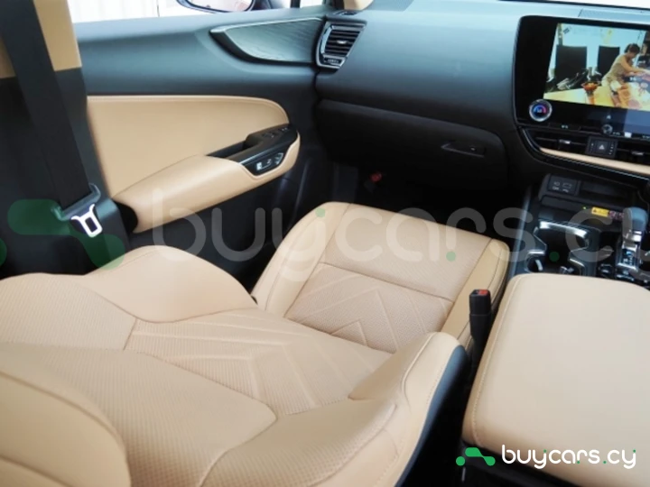 Lexus NX Красный