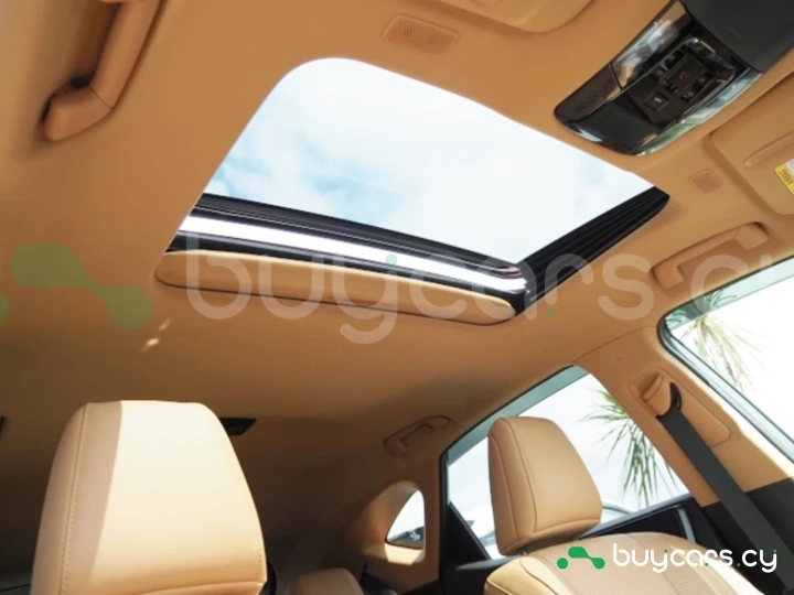 Lexus NX Красный