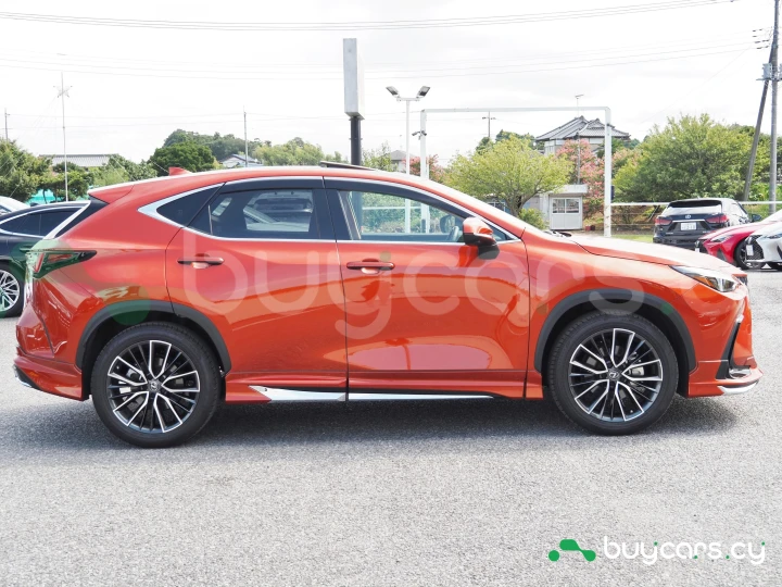 Lexus NX Красный