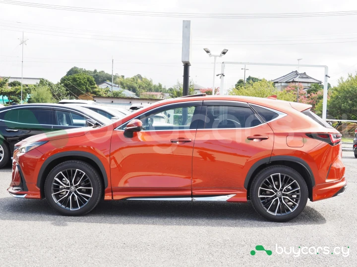 Lexus NX Красный