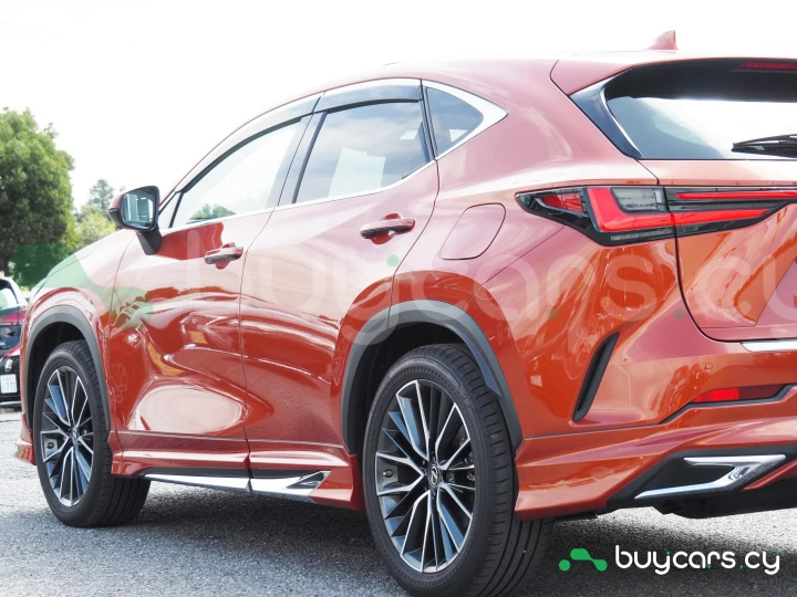 Lexus NX Красный