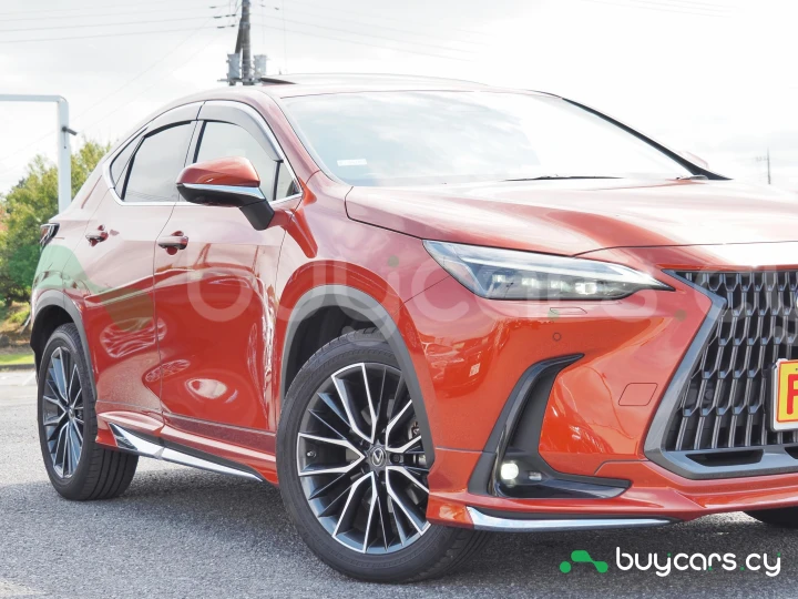 Lexus NX Красный