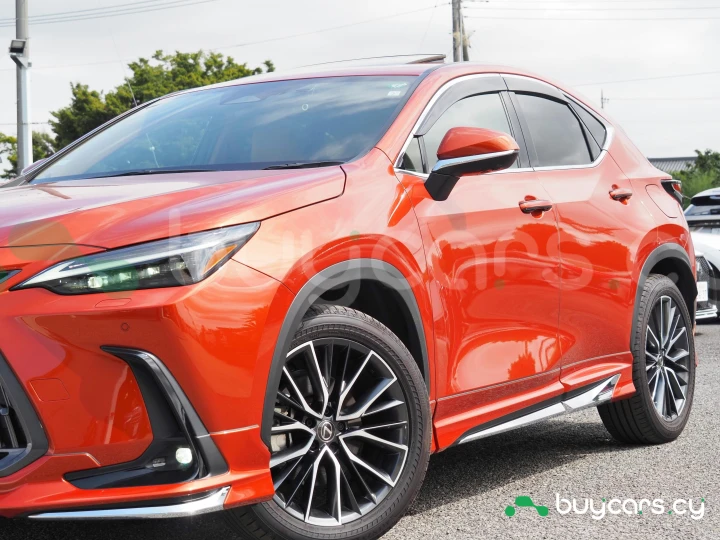 Lexus NX Красный