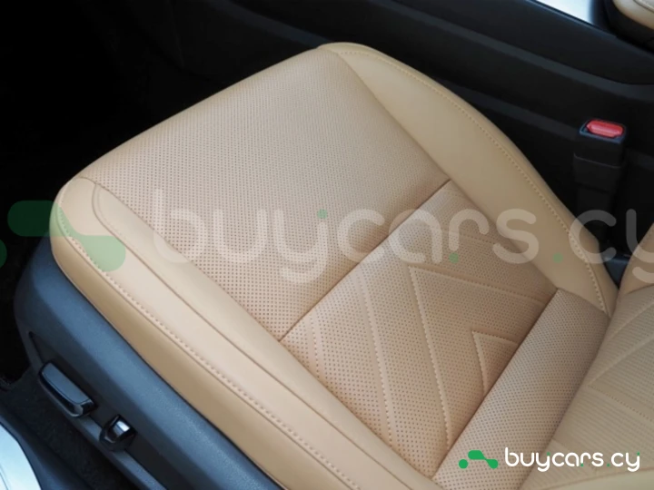 Lexus NX Красный