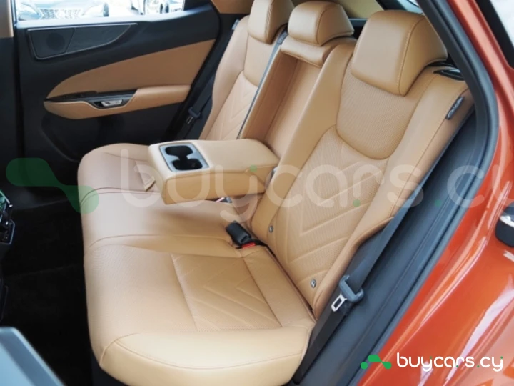 Lexus NX Красный