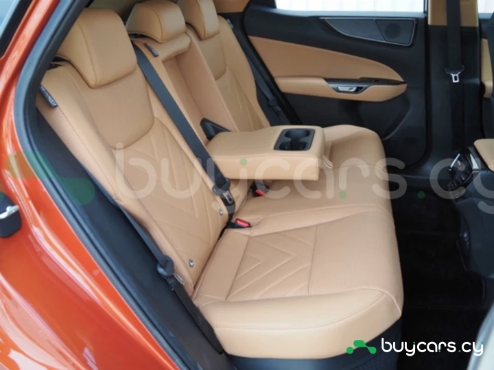 Lexus NX Красный