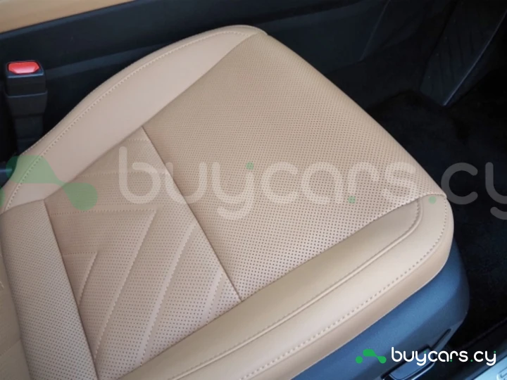 Lexus NX Красный