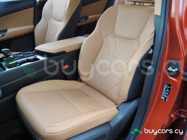 Lexus NX Красный