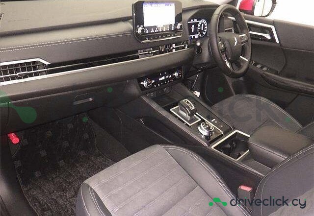 Mitsubishi Outlander Красный