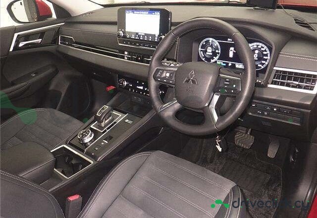 Mitsubishi Outlander Красный