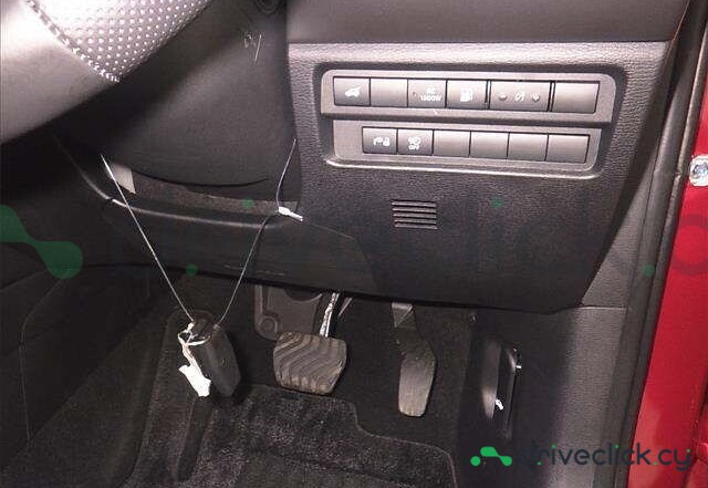 Mitsubishi Outlander Красный