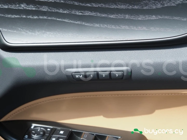 Lexus NX Красный