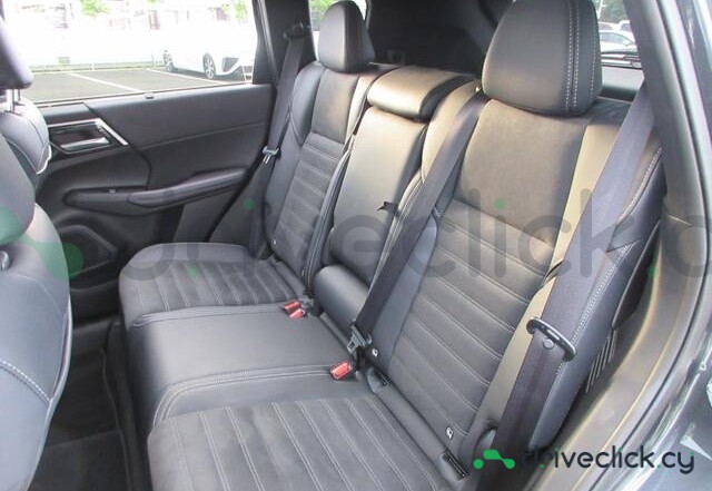Mitsubishi Outlander Черный