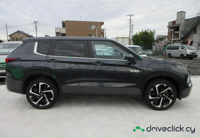 Mitsubishi Outlander Черный