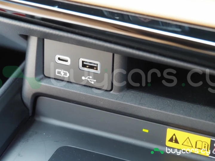 Lexus NX Красный