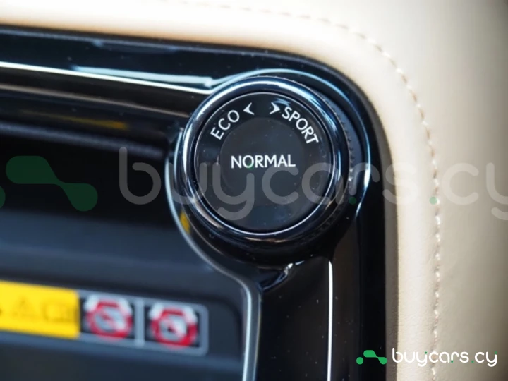 Lexus NX Красный