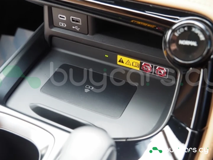 Lexus NX Красный