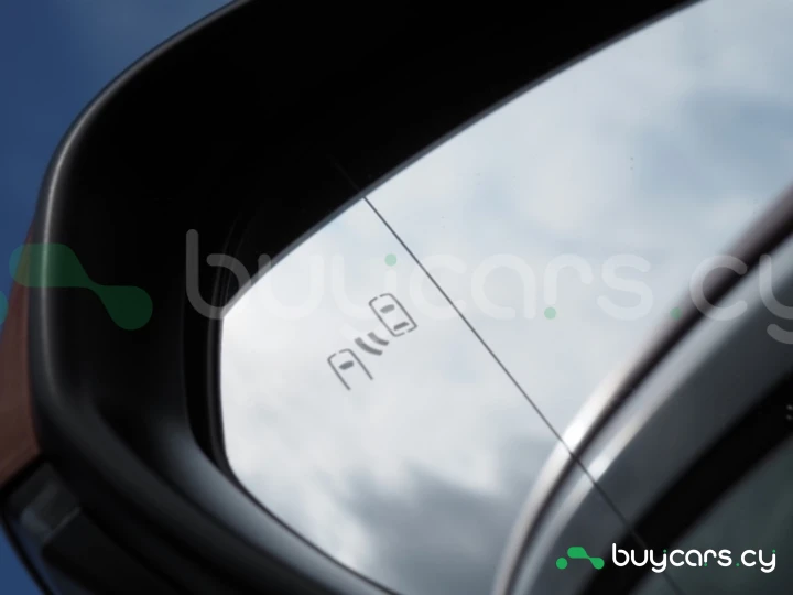 Lexus NX Красный