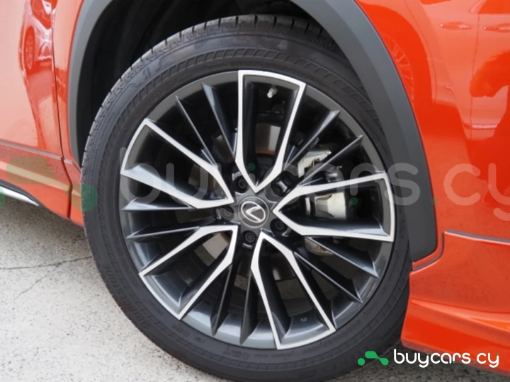 Lexus NX Красный