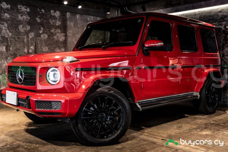 Mercedes G-class Red