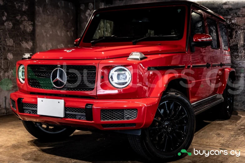 Mercedes G-class Red