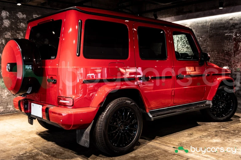 Mercedes G-class Red