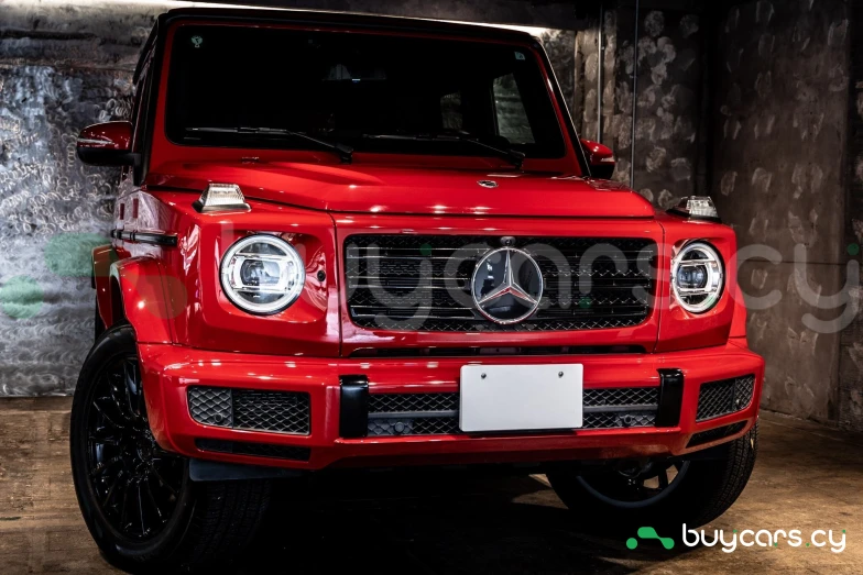 Mercedes G-class Red