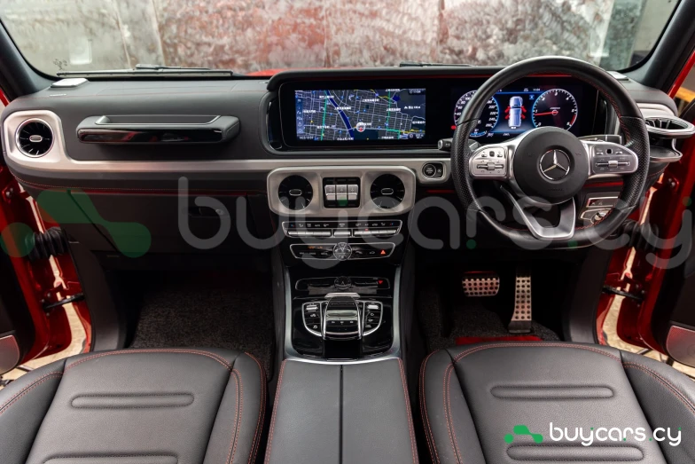 Mercedes G-class Red